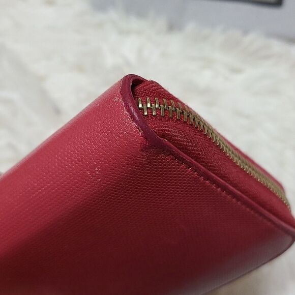💯 Authentic Fendi zippy wallet 🍀 - Picture 5 of 12